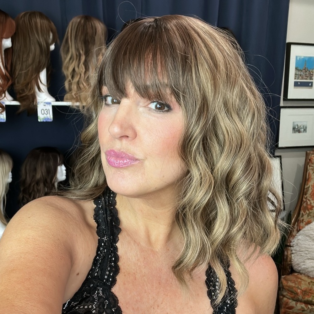 Wavy Shoulder-Length Women’s Wig in Ash Blonde with Bangs